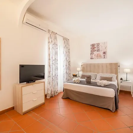 ベッド・アンド・ブレックファスト Circeea 4*